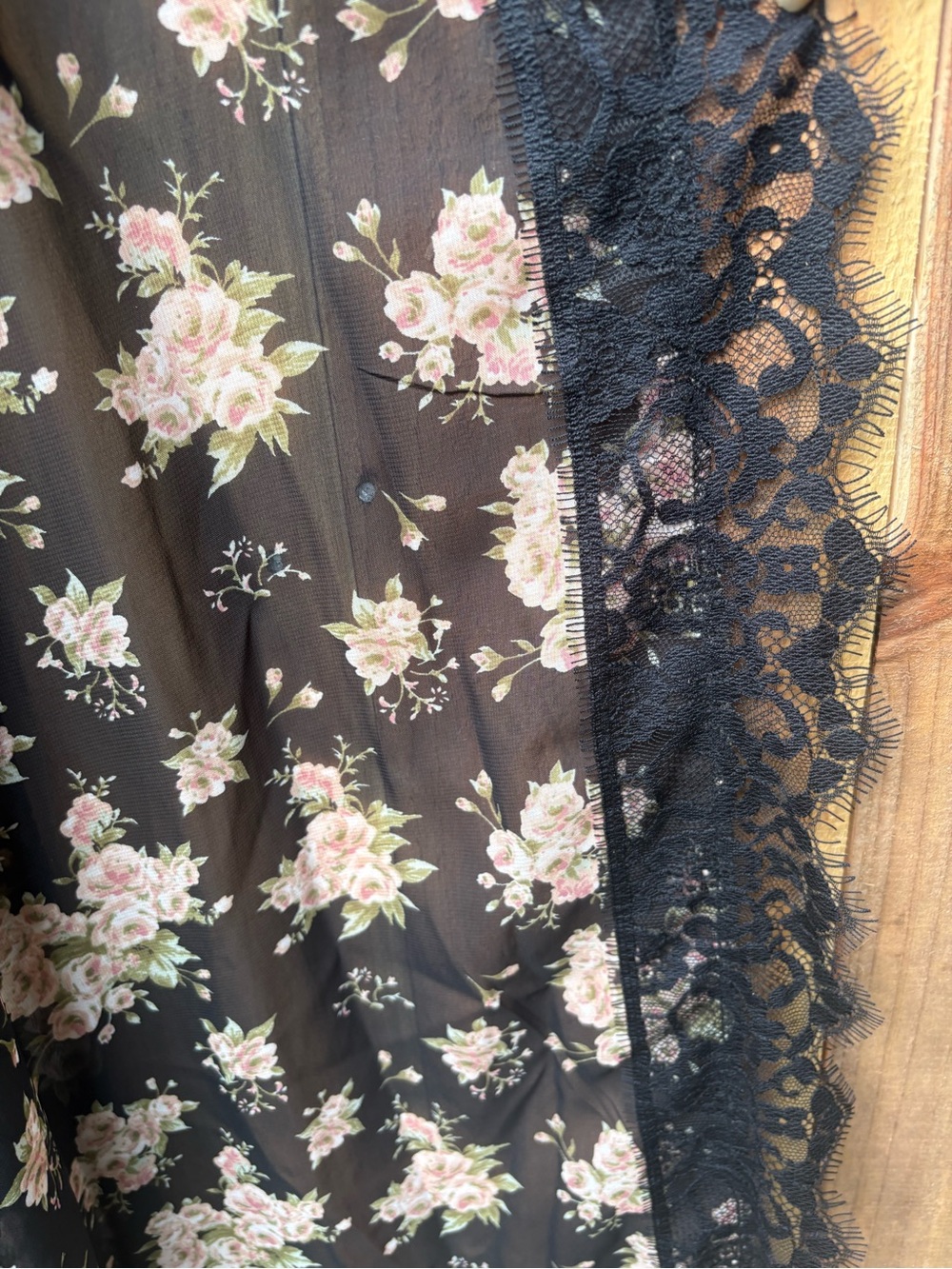 Band of Gypsies Black Dark Floral Sheer Lace-Trim Kimono Robe - Picture 5 of 7